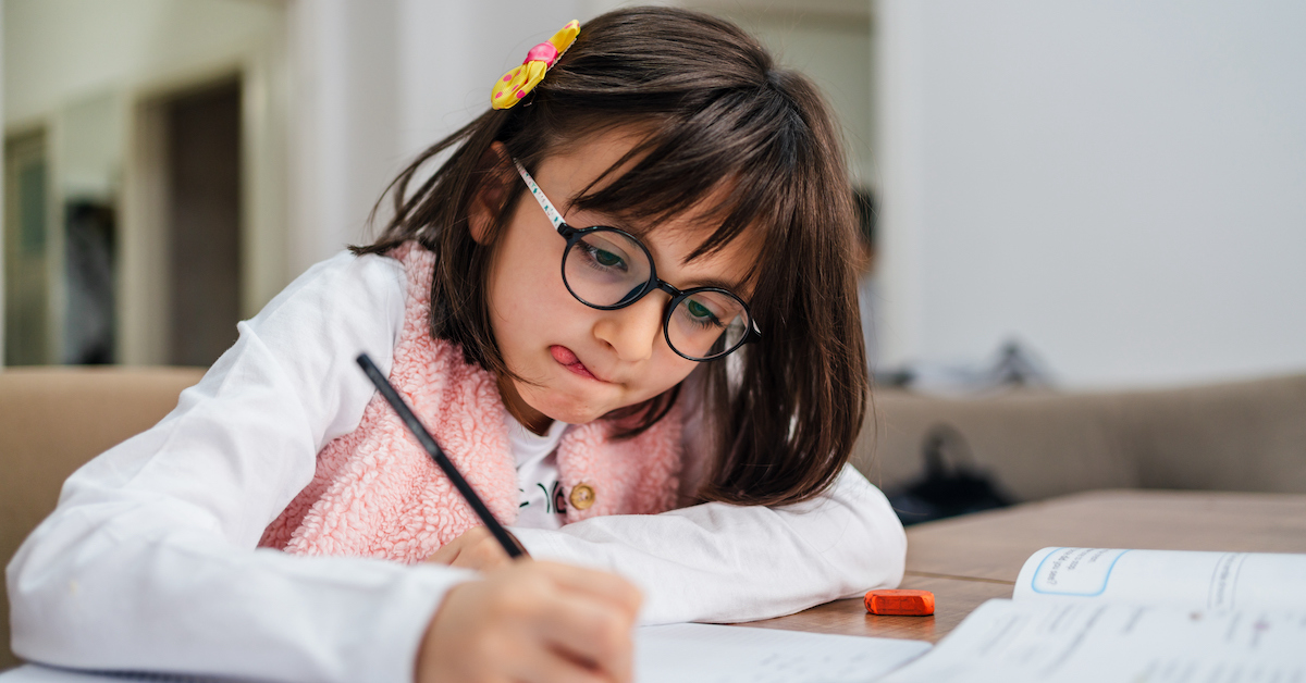 Niña con dificultades de escritura.